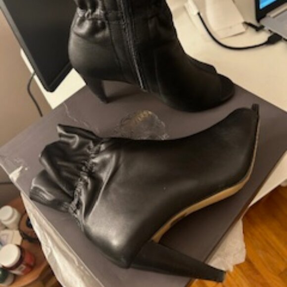 Vince Camuto Addiena Black Vignoni Booties Size 9, fit like an 8.5 - Picture 9 of 12